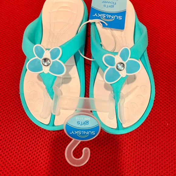 💐💐NWT - Toddler Girl Flip Flop Sandals - Picture 3 of 7